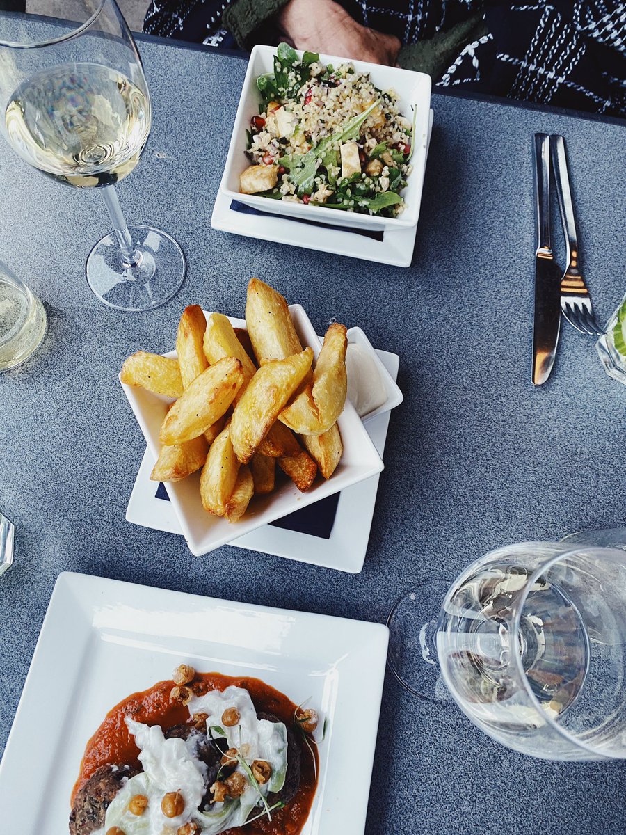 Blanket, wine, chips, &amp; deliciousness at Rollo, Stockbridge.
