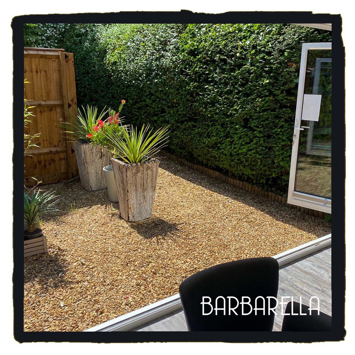 As it’s a glorious day our salon doors are wide open! Hope you’re having a fab time whatever
you’re doing x ☀️