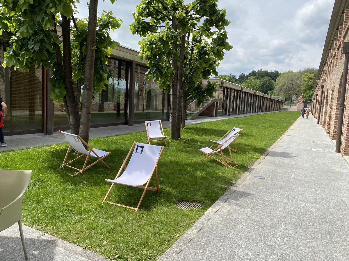 rivolicast's tweet photo. Arriva l’estate, un po’ di arietta e il relax in terrazza! Sulle nostre sdraio! #ArteOvunqueMW #ArtIsEverywhereMW #manicalunga @PalazzoDucaleMN @MuseiRealiTo @museotattile_VA @PalazzoRealeNap @reggiadicaserta @MuseumWeek https://t.co/9Zb6OL7cBw