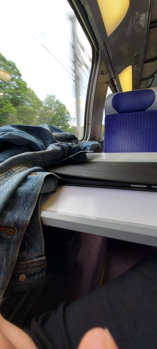 cmoivanes's tweet photo. Dans le TGV 5306 @SNCF personnel de bord très agréable ! 👍
#SNCF https://t.co/kVFXxMJPbU