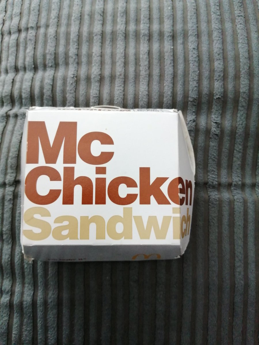 Bea53582927's tweet photo. Well I have to say @McDonaldsUK @FortKinnaird @EdinburghLive_ Kinnaird Park mcdonald's very disappointed, first two photos are from mcdonald's how the burgers ment to look, 2nd photos are actually how was received come on to feek paying £5 odds for a large meal for this! 😔 https://t.co/3lH94xy2Vc