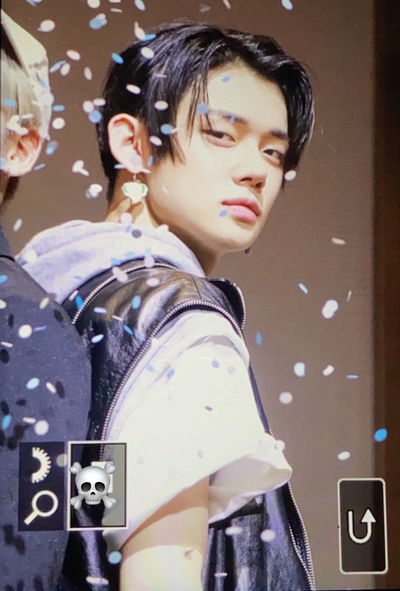 210612 위버스 팬싸

🎉🎉

#TOMORROW_X_TOGETHER  #YEONJUN 
#투모로우바이투게더  #최연준 #연준 #txt