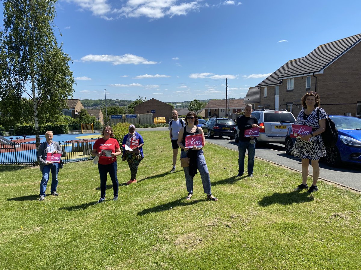 Great response for ⁦<a href="/kimleadbeater/">Kim Leadbeater MBE MP</a>⁩ in sunny, gorgeous Batley this morning. With ⁦<a href="/JeffSmithetc/">Jeff Smith</a> &amp; lovely activists!