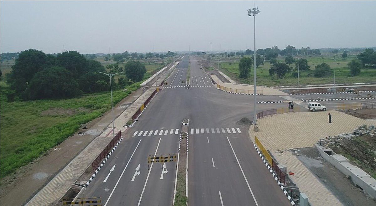 amitabhk87's tweet photo. Visited Auric city developed by NICDC &amp; MIDC in Shendra-Bidkin region of Aurangabad. Top class master planning,world class infrastructure,brilliant use of technology through a command centre, centralised sewage &amp; waste management.73 Cos operating.  Best Industrial city in India! https://t.co/M2DJN1DX7S