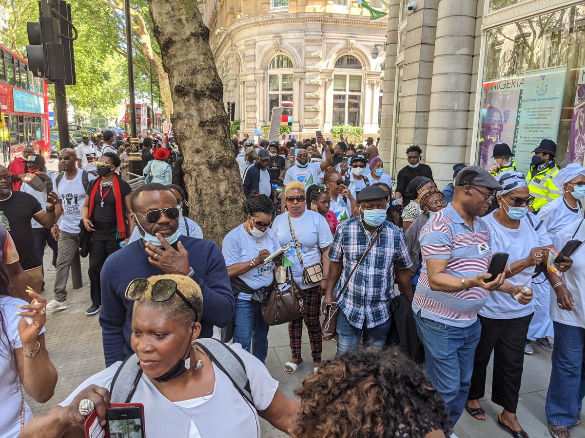 olorunwababs's tweet image. This energy from the London #June12thProtest is sweeting me.
We're sending a strong message to the world of the terrible situation in our dear country. #KeepitOn
