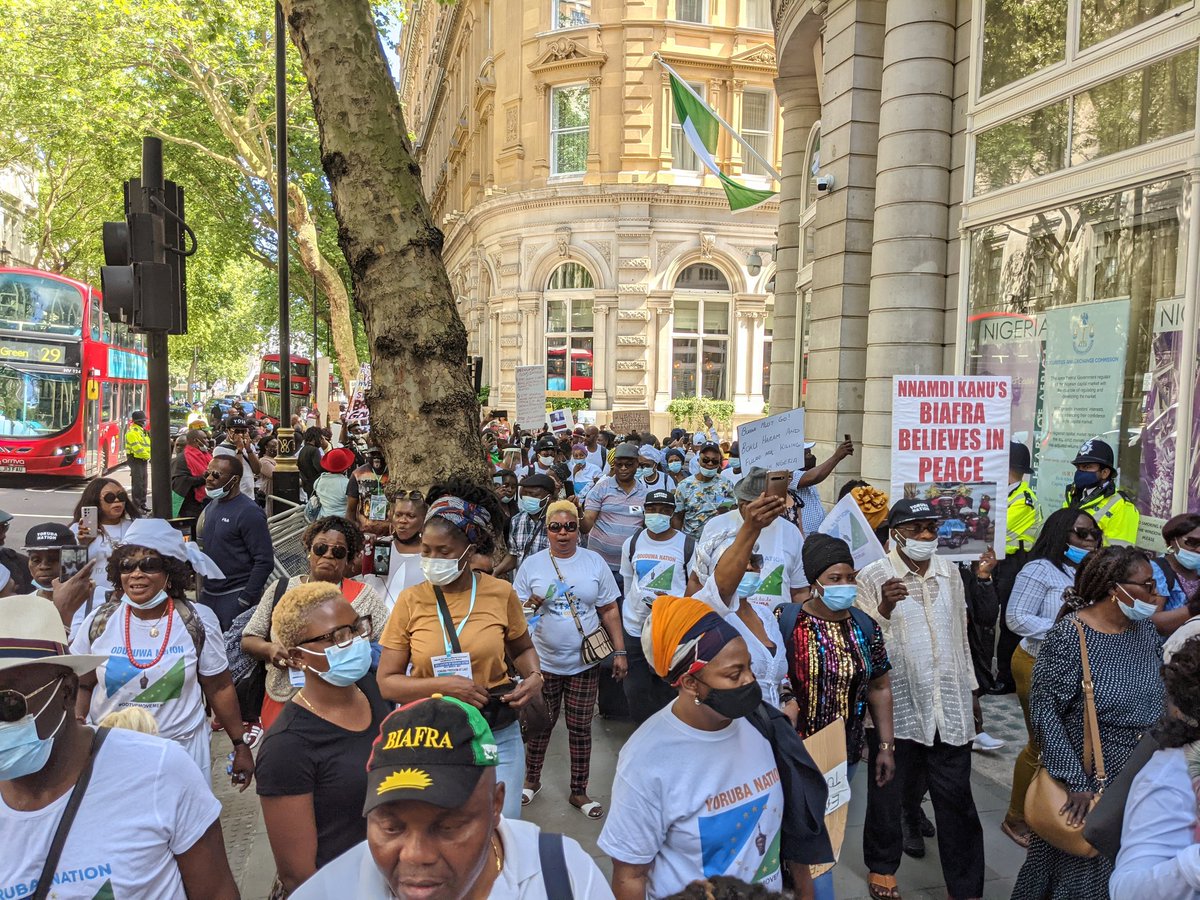 olorunwababs's tweet image. This energy from the London #June12thProtest is sweeting me.
We're sending a strong message to the world of the terrible situation in our dear country. #KeepitOn