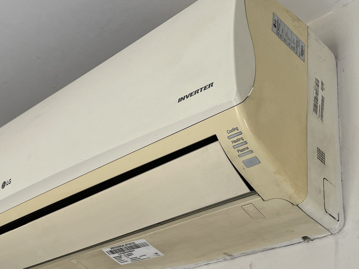 Anoopbbhat's tweet photo. Airconditioner from LG india have such a great quality that it changes colours. Not one but many. In a year plastic body turned yellow. Complained to LG. No response since a year now. Wake up @LGIndia @lg_india https://t.co/eH9twwaAYd