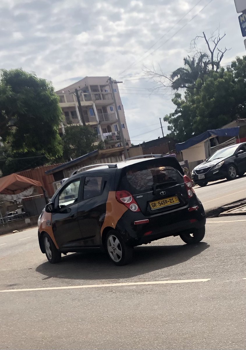 elor_mm's tweet image. This car is around legon upsa hostels robbing people this morning. He locks the doors and tells you to hold the window so he helps you open. He then covers his hands with a duster and enters your bag or pockets. Help share and report