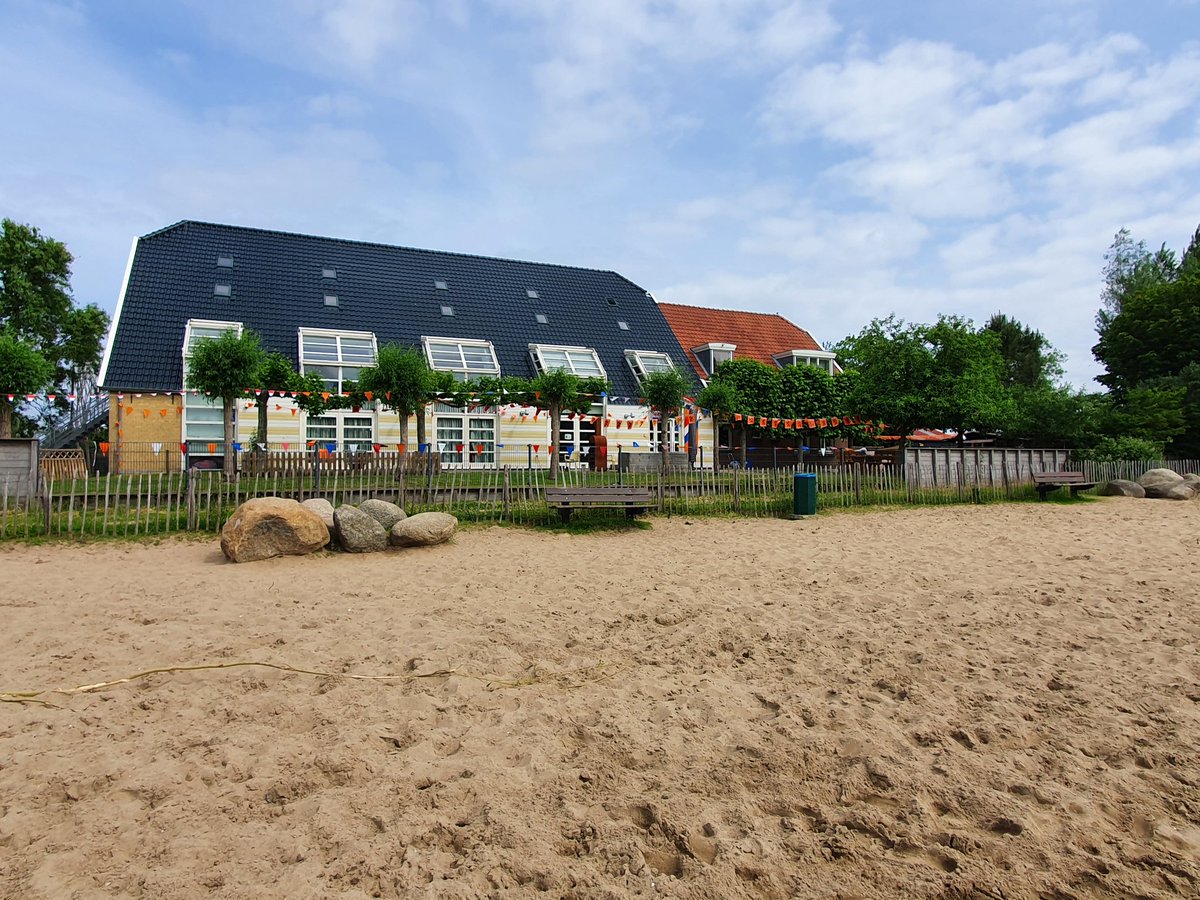 anneke van huis tweet media