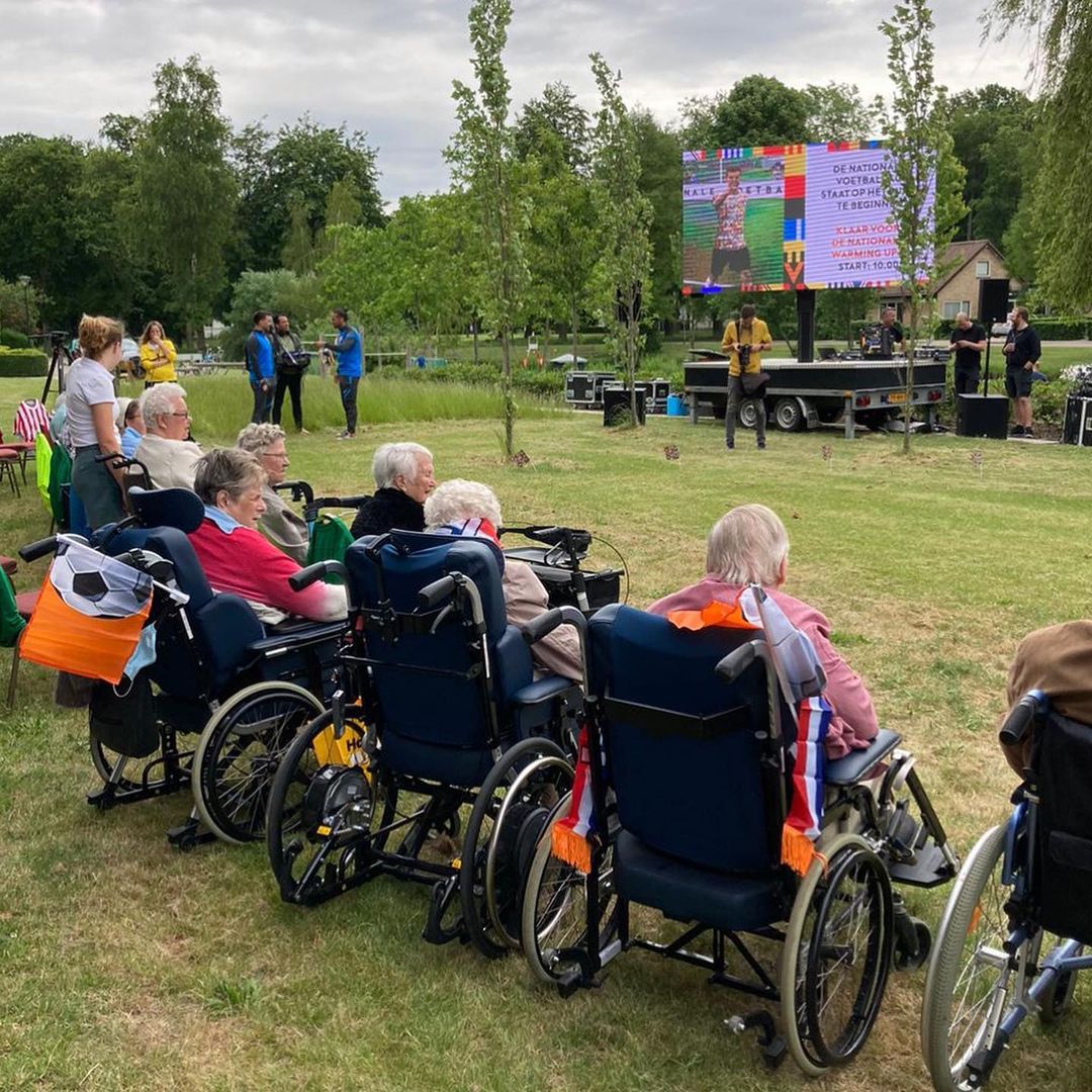 De eerste Nationale Voetbaldag is in volle gang! Post ook jouw foto’s met #denvd en vier De Nationale Voetbaldag met ons mee! #DENVD #AMATEURVOETBAL #KNVB #ORANJEFONDS #VOETBAL <a href="/OfficialKNVB/">Nederlands elftal</a>  @OranjeFonds
