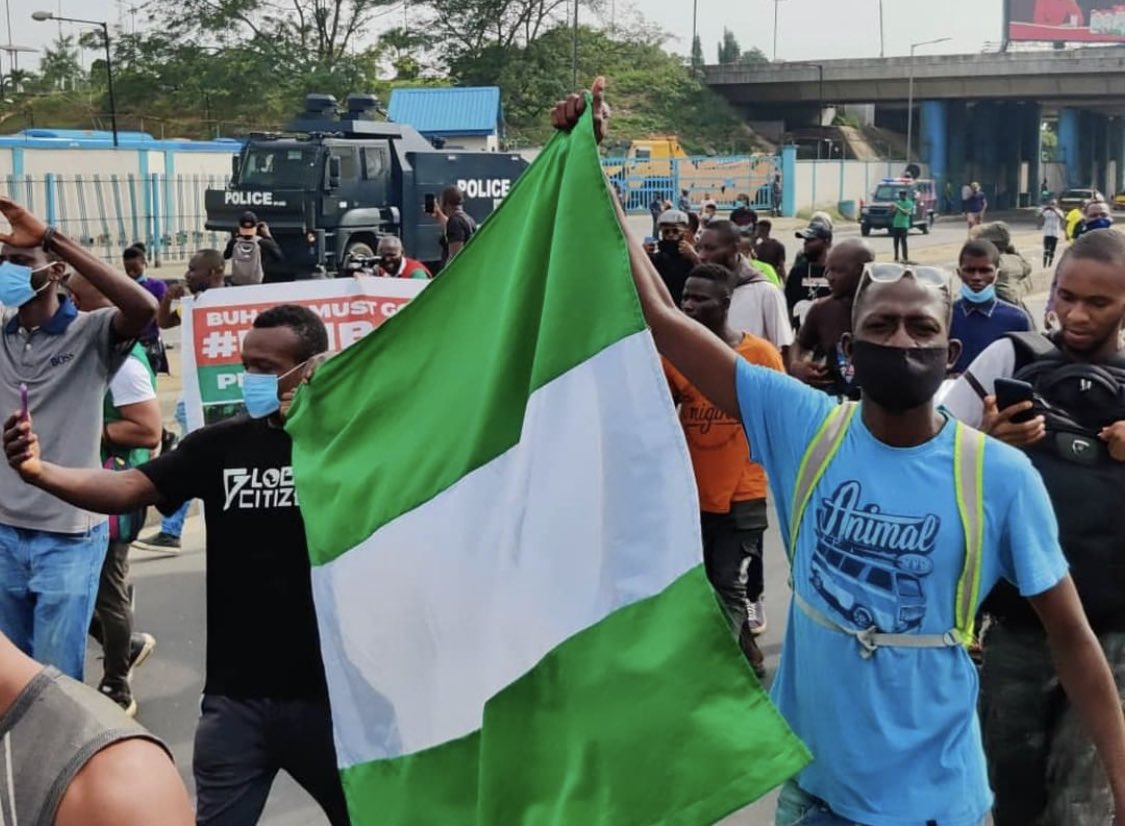 ovuuche's tweet photo. There was a tense exchange between peaceful protesters and the police and tear gas was deployed to disperse the crowd in Ojota. #June12thProtest 

One thing is certain, they can't stop us from fighting for our rights. #KeepitOn https://t.co/1iRD2AHvfg