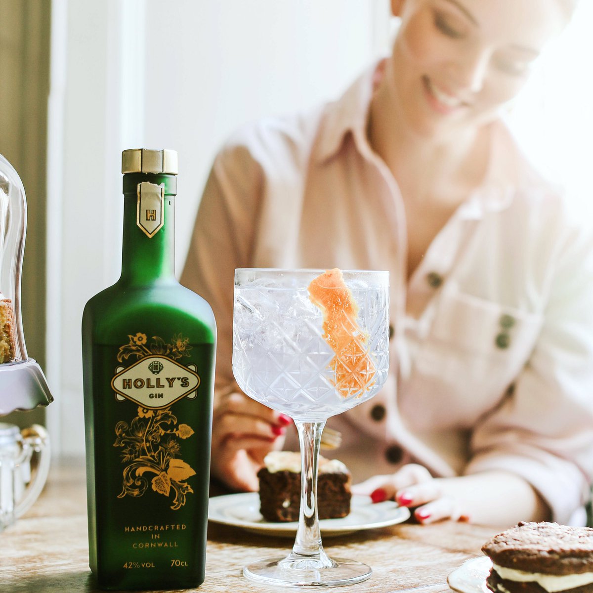 Happy World Gin Day ! 🍸✨⁣
⁣
I will be celebrating with gin and cake. Always my favourite combo 😍🍰 How will you be celebrating? Let me know in the comments below 👇⁣
⁣
Holly x ⁣