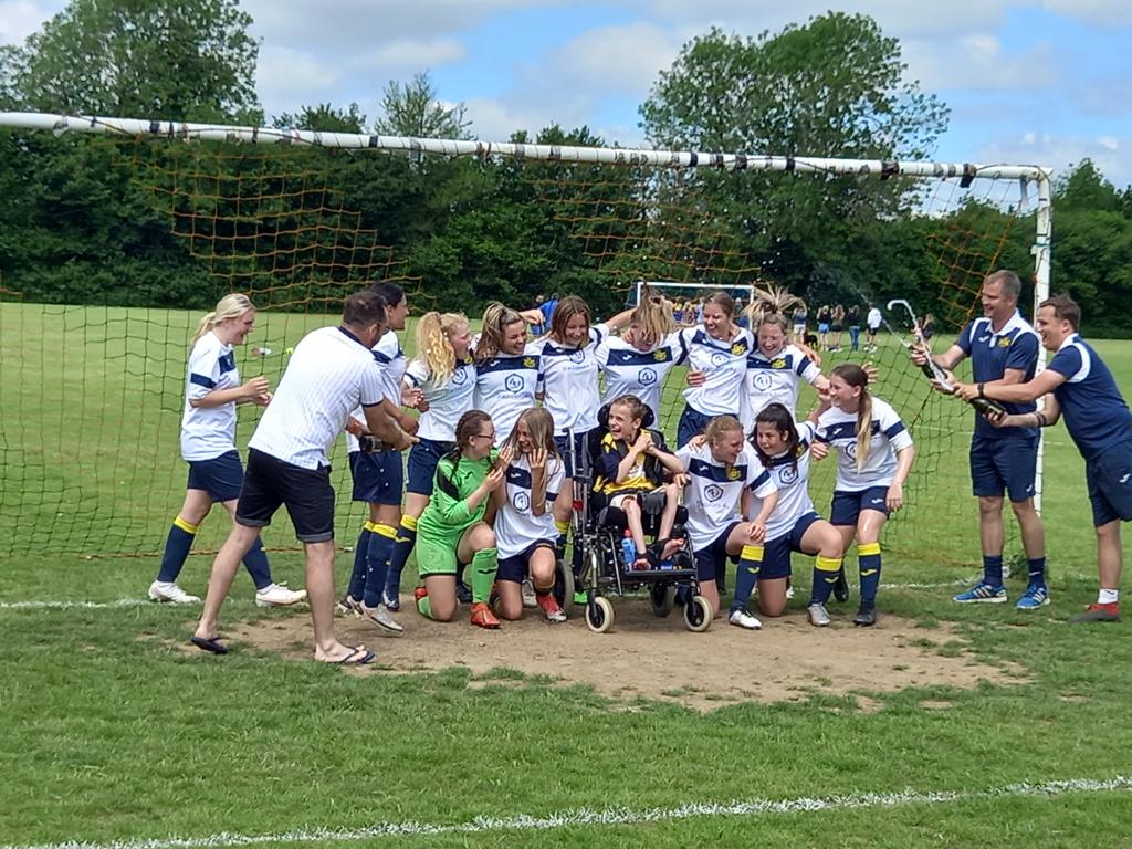 Pompey_Football's tweet photo. ⚽️Champions ⚽️
  @HGYFL1 U15
     #County2

👏 @MoneysFCGirls 👏
      #Congratulations 

Yes the party's started .. the corks are popping 🍾

.. three points have been secured at @PlacesLeisure Petersfield 👍

#UptheMoneys
#topoftheleague https://t.co/wb3AMg4oTi