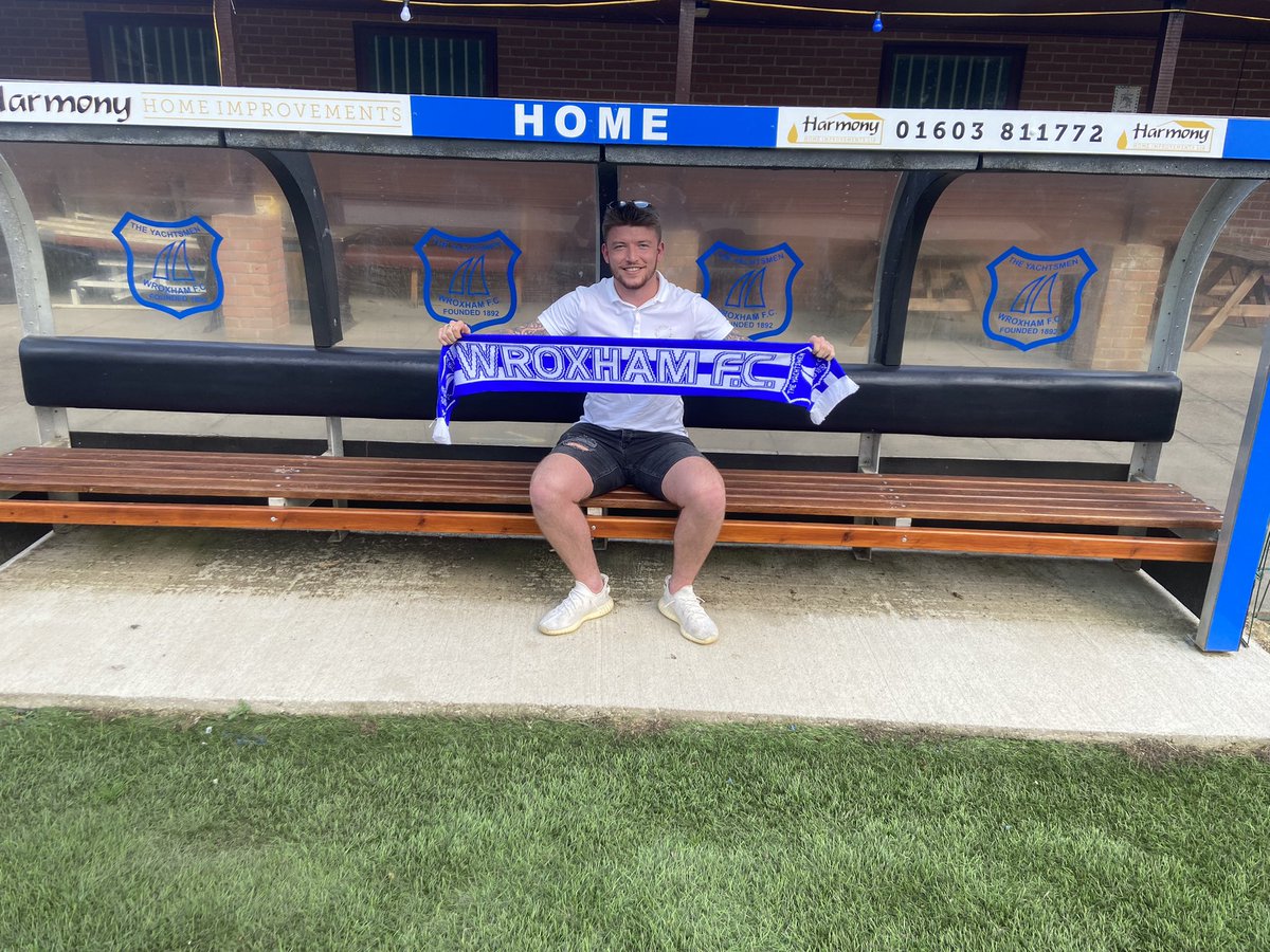 The_Yachtsmen's tweet photo. ⚪️🔵 New Signing 🔵⚪️

Another one - we are delighted to secure the signing of highly rated defender Ray Urry from Gt Yarmouth. Ray is a versatile defender with huge experience for someone his age! 

Welcome to the club Ray! https://t.co/PXljZmo9i5