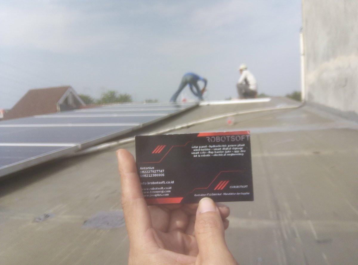 freenergi's tweet photo. Solar panel installation at Bintaro by Freenergi Team (Robotsoft) - https://t.co/BK0JmqtnW1 #solar #RenewableEnergy #Industry4 #plts #freenergi #robotsoft https://t.co/rv7qtMv4Km