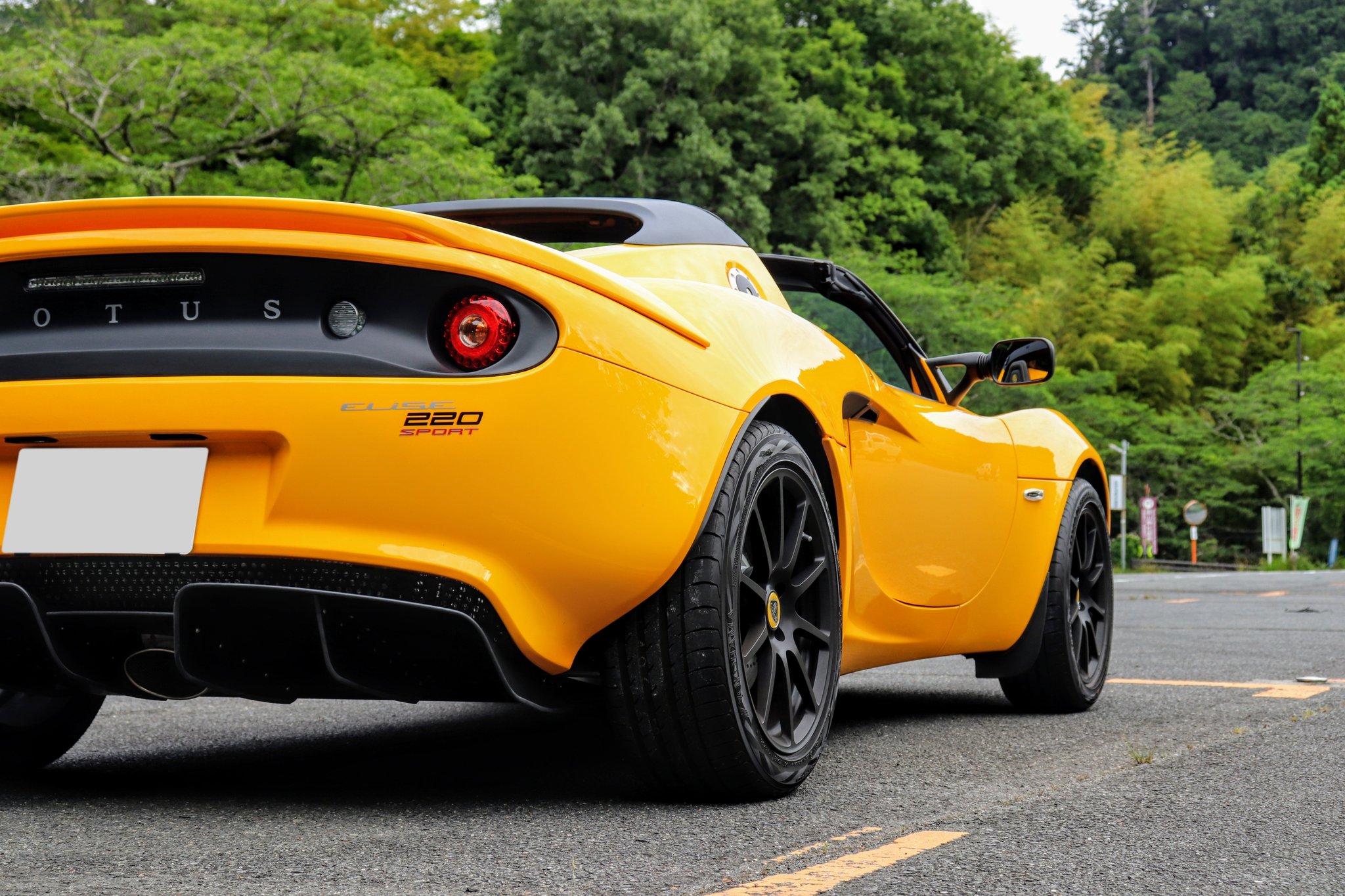 Y U S E I 判子を押してから7ヶ月 かなり待ちましたが遂に次の車が来ました Lotus Elise Sport 2 買うためにs00を手放しましたが全く後悔しないぐらい良い車です T Co gvckpglh Twitter