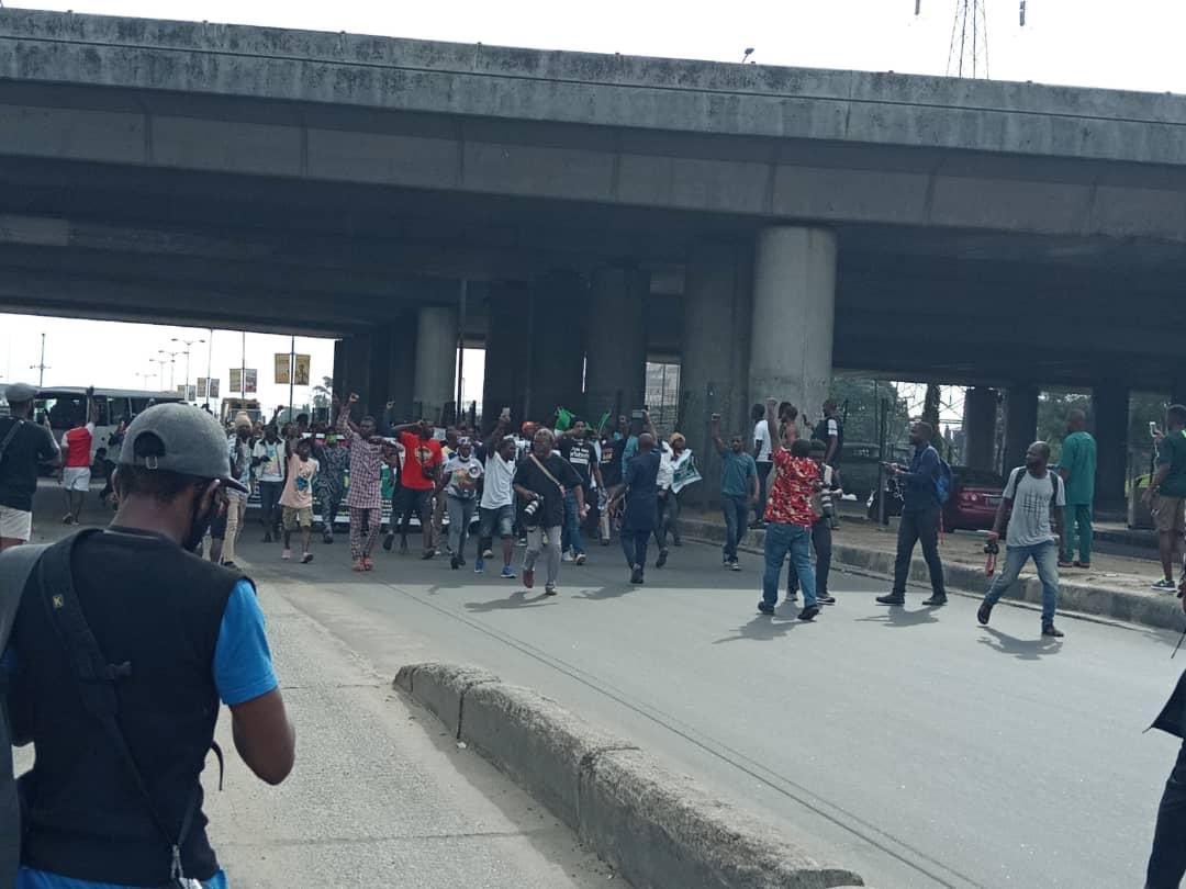 GIDI (@gidi_traffic) on Twitter photo “<a href="/VictorIsrael_/">Chlorpheniramine</a>: Lagos Protesters have Arrived At Gani Fawehinmi Park In Lagos. If you are An online Protester you can help amplify this protest by RETWEETING AGGRESSIVELY!
#June12thProtest #KeepitOn “<a href="/VictorIsrael_/">Chlorpheniramine</a>: Lagos Protesters have Arrived At Gani Fawehinmi Park In Lagos. If you are An online Protester you can help amplify this protest by RETWEETING AGGRESSIVELY!
#June12thProtest #KeepitOn