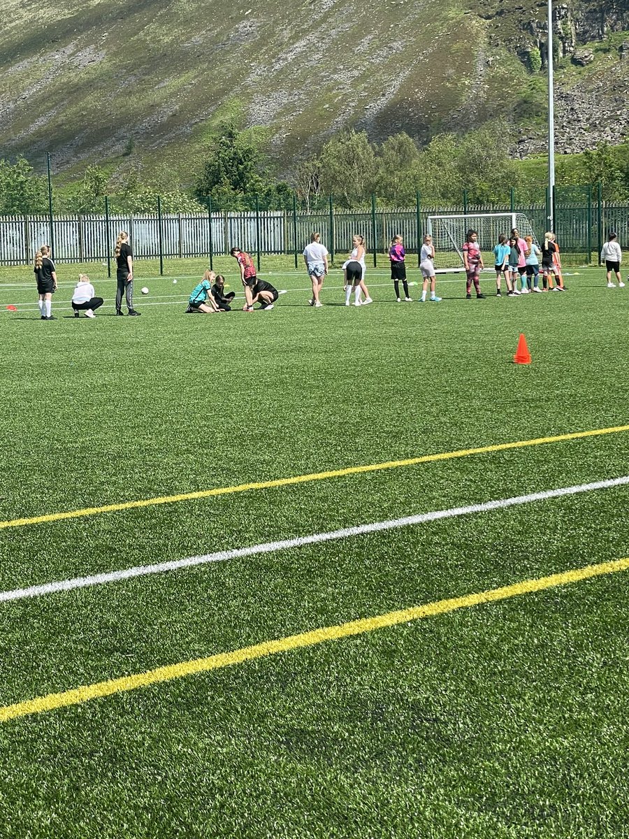porth_quins_bgc's tweet photo. Well that developed quickly which I love to see over 30 girls playing football in the sun this morning well done all see you next week ⚽️⚽️⚽️@swwgl @FAWTrust @SportRCT https://t.co/oCoXg27O72