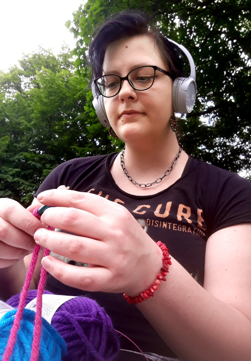 Biberlin_eV's tweet photo. Selfie zum #WorldKnitInPublicDay von @herzchenbrille. πππ§Άπ
#KIP #wkipd
Es wird ein Schal in den Farben der Bi-Flagge! #BiVisibility https://t.co/c968PcusBe