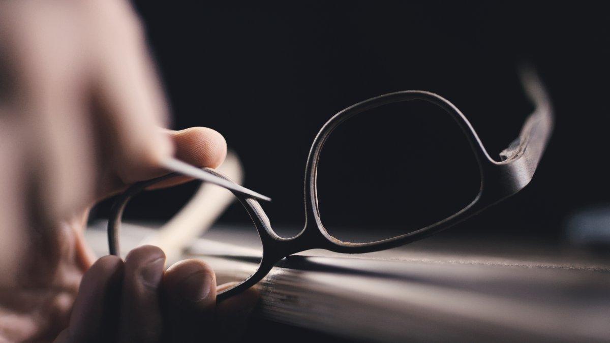 We place particular emphasis on quality and durability, in contrast to a culture of disposability, to promote more thoughtful handling of resources. From people to people.

#rolfspectacles #holzbrille #nachhaltigebrillen #handarbeit #tirol #austria #gutebrillen #naturaleyewear