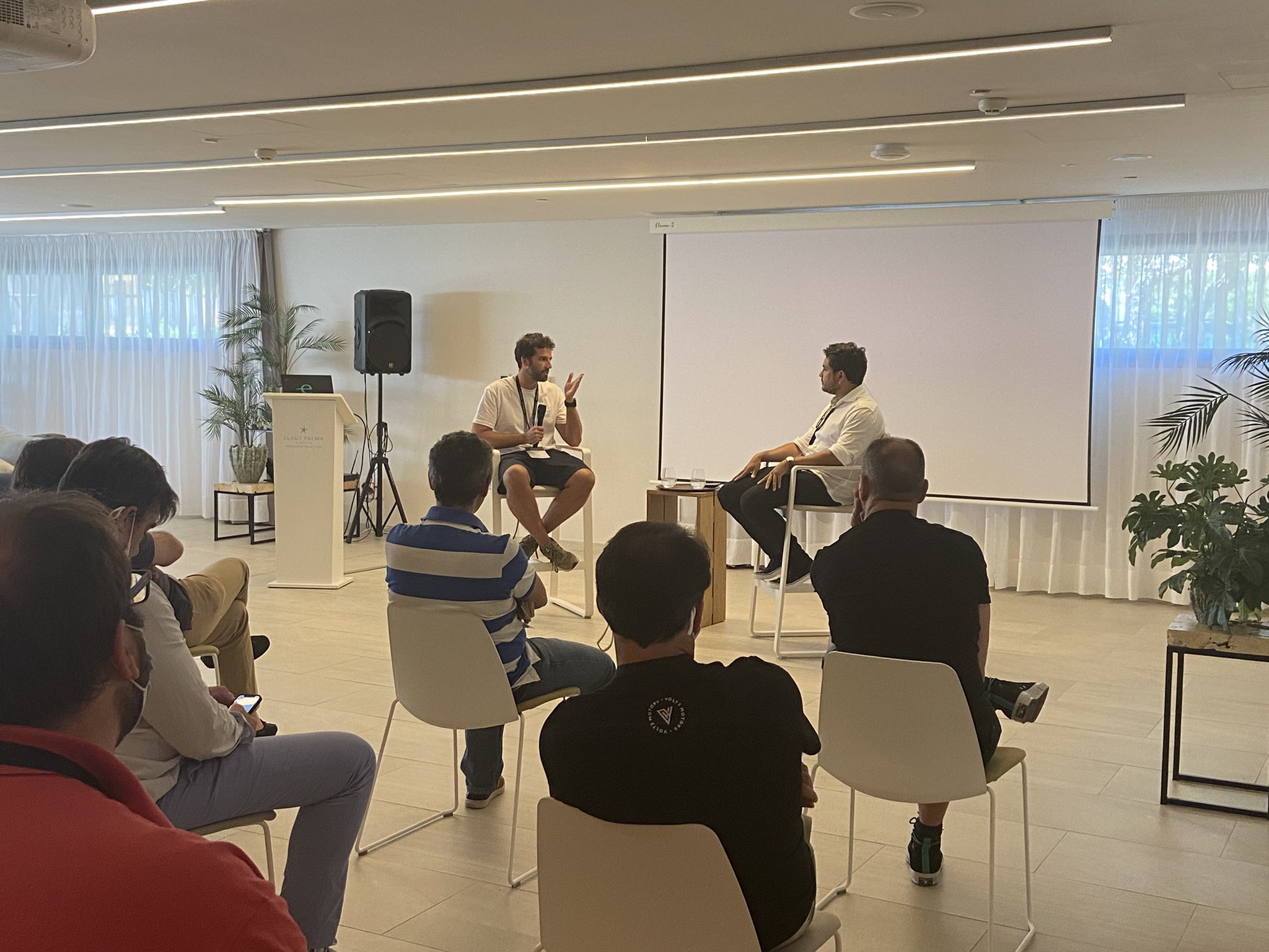 javier_andres on Twitter: “Escuchando al co-fundador de Uber, Oscar