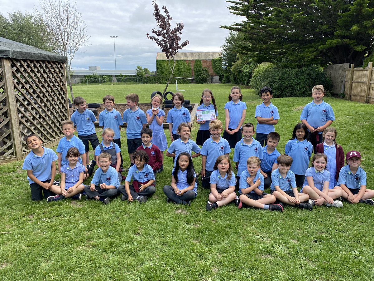 evenlodeps's tweet image. Y3 Cherry have been learning all about climate change and have worked so hard to earn their green Blue Peter badges! Da iawn everyone! 🌎♻️ #climateheroes #bluepeter @EcoSchoolsWales @cbbc