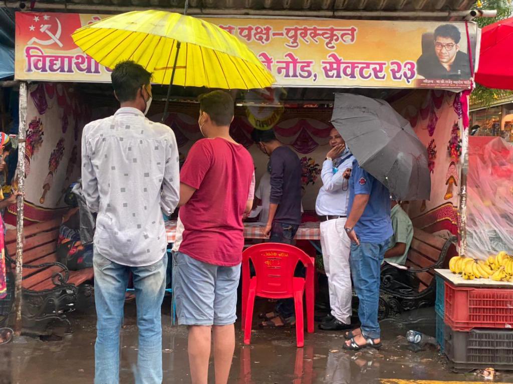 RMPATILSPEAKS's tweet photo. उलवे नोड मधील कोरोना चा वाढता प्रादुर्भाव पाहता, मुंबई(महाराष्ट्र) कृषी उत्पन्न बाजार समितीचे संचालक भाई राजेंद्र महादेव पाटील  आणि ग्रामपंचायत सदस्य श्री.चेतन घरत यांच्या सहभागाने सर्व नागरिकांसाठी कोविड रॅपिड टेस्ट, विद्यार्थी बस स्थानक उलवे नोड येथे ठेवण्यात आली. https://t.co/9t37JR8jvu