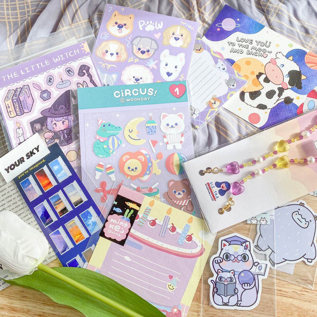 moon_and_tree's tweet photo. วันเสาร์ไม่เหงานะ ตุ้งแช่! ☔🦄💜🔮 มารับน้องไปเป็นเพื่อนได้ DM เลย! 🌂👾🍆
🌲moon &amp; tree เสาร์-อาทิตย์ เปิดนะคะ แวะมาได้ค่า
#moon_tree #moonandtree #โปสการ์ด #สติกเกอร์ #เฟรมการ์ดพร้อมส่ง #เฟรมการ์ด #griptok #รีวิวลำปาง #คาเฟ่ลำปาง #พวงกุญแจ #notepad https://t.co/BZsq3gplRA