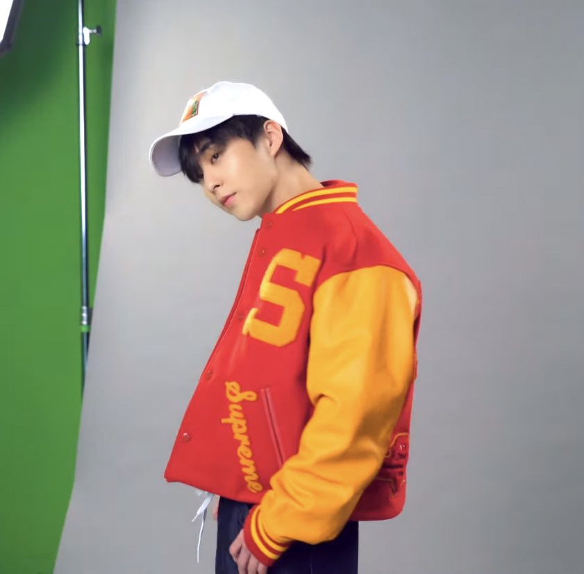 littlexiunshine's tweet photo. WHY DID THEY NOT UPLOAD THESE????!?! THESE ARE SOO GOOD OMG???!?! https://t.co/SRN6gMqsoZ