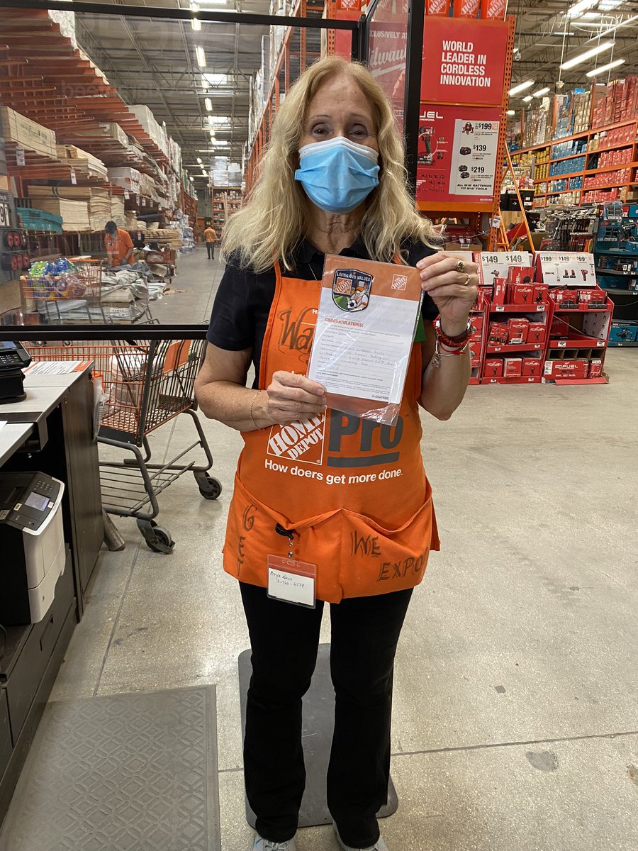 Elena Benitez tweet media