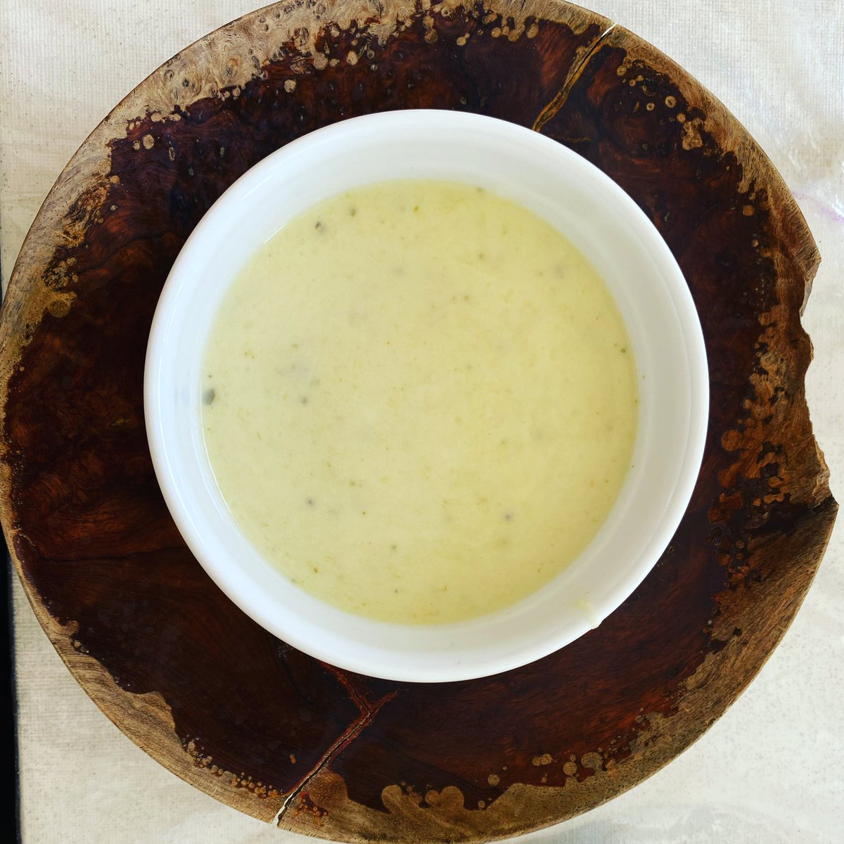 sfrantzman's tweet photo. Cold #leeksoup with potato. Chop the leeks and sauté with butter, thyme, dash of rosemary and sage, and chives, with salt and pepper, combine with several peeled and diced potatoes, add several coups chicken stock and bay leaf, then blend it and place in fridge. #chezfrantzman https://t.co/cvGfviP7va