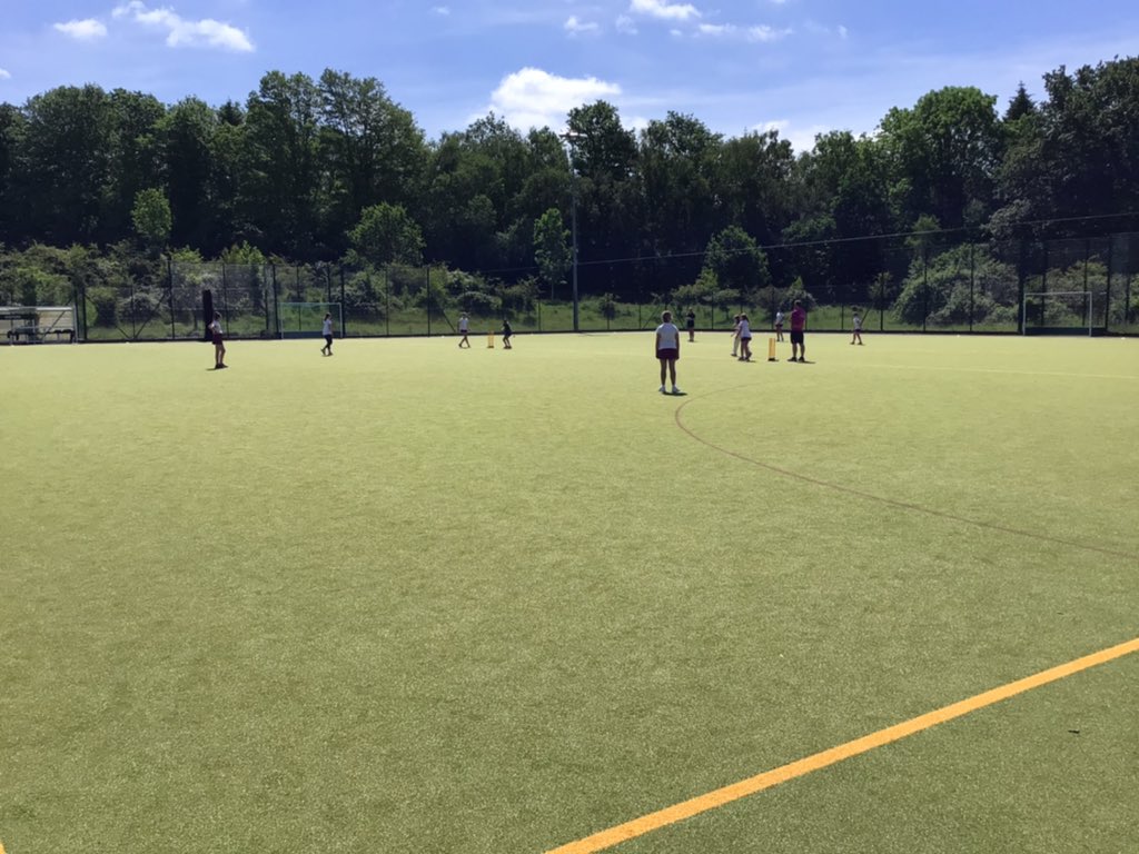 Well done to our Year 7 girls, who despite some fantastic ball striking, came up just short in their run chase against @Portsmouthhigh. Lovely to see students enjoying competitive sport once again! 😃

Their attention now turns to next Saturday’s home game.