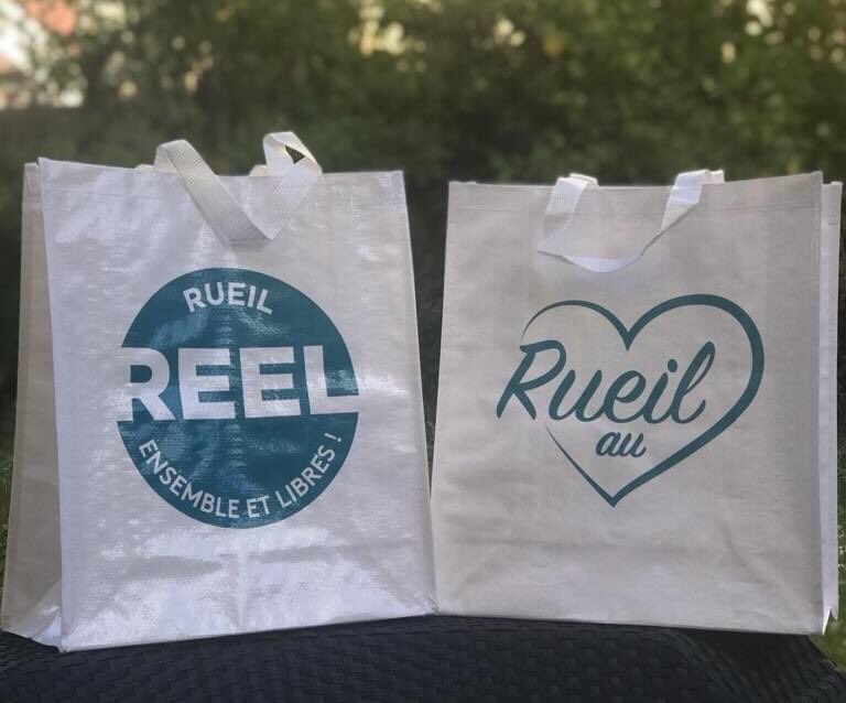 Reel_Rueil's tweet photo. c'est la #journéeducommerce à #Rueil
l'équipe REEL est très heureuse de vous offrir un sac pour votre shopping. Échangez avec nos candidats Céline Veilhan @LCharonREEL @BadaireNathalie @PlouvierReel 
Rdv sur https://t.co/HTYQgpCzwW
#HautsdeSeine #ReelRueil #départementales2021 https://t.co/S2kmF37ODg