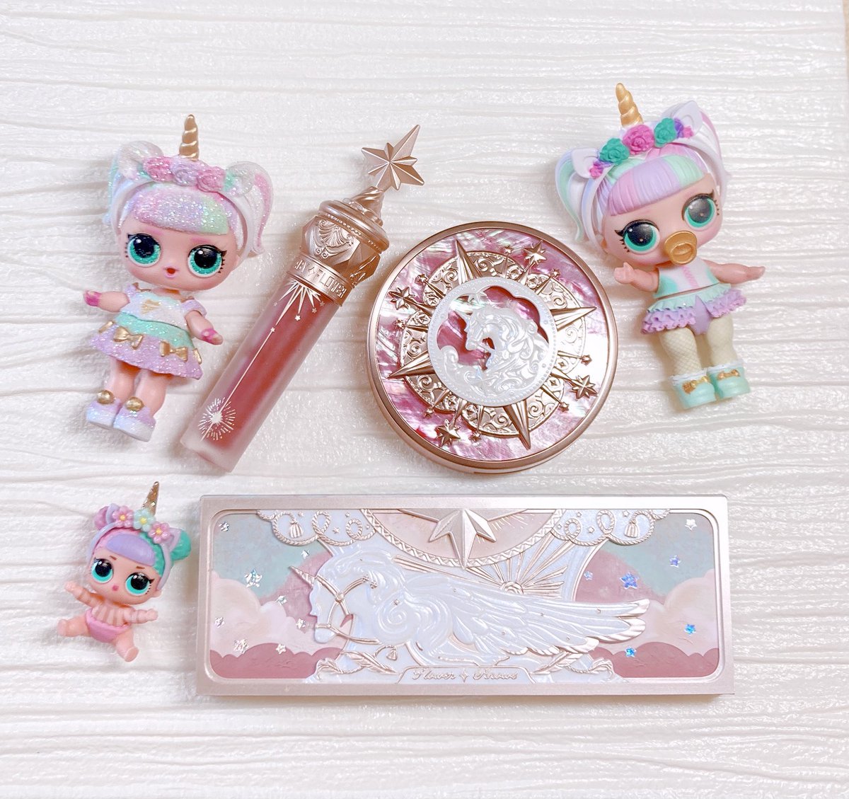 まるこ Lolサプライズ フラワーノーズのユニコーンシリーズコスメ めちゃくちゃ可愛い パウダーの形がすんごく可愛いから 使うの勿体無いけど 毎朝 変身してる気分になれる ﾟ おすすめです 大事に使おうっと Lol