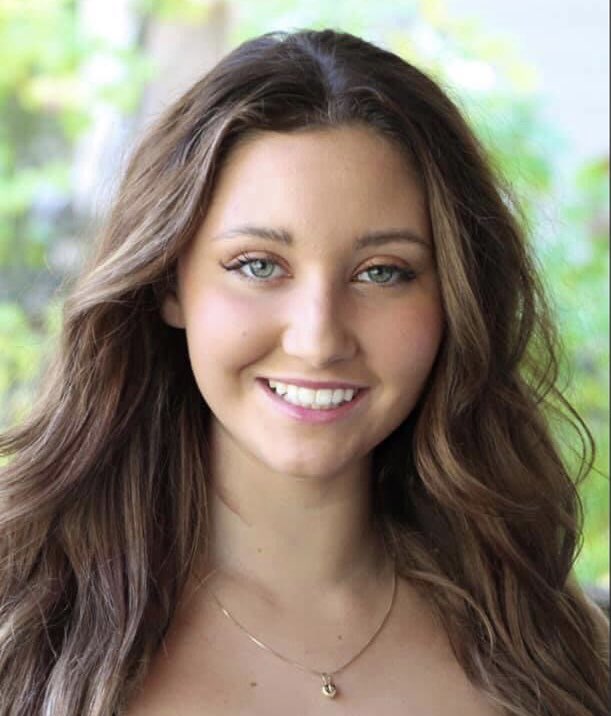 HornetsSBGames's tweet photo. Congratulations to NRGS scholarship winner Rebecca Curry. Rebecca will be attending Bentley College in the fall majoring in business. Wishing you all the best in your future endeavors. https://t.co/94GzVhL2A6