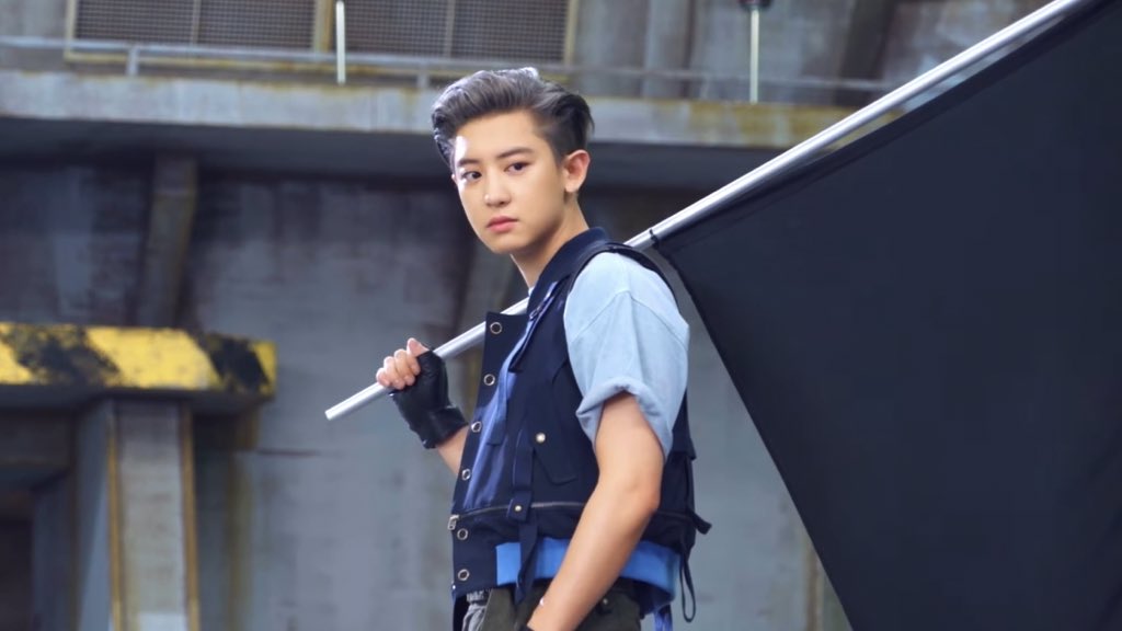 low quality chanyeol tweet media