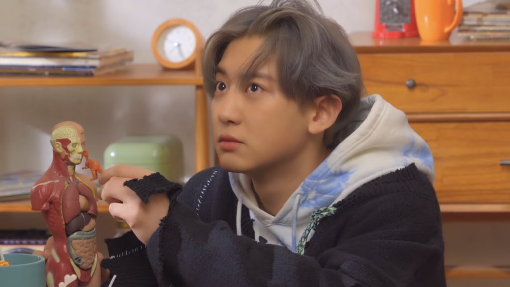 low quality chanyeol tweet media