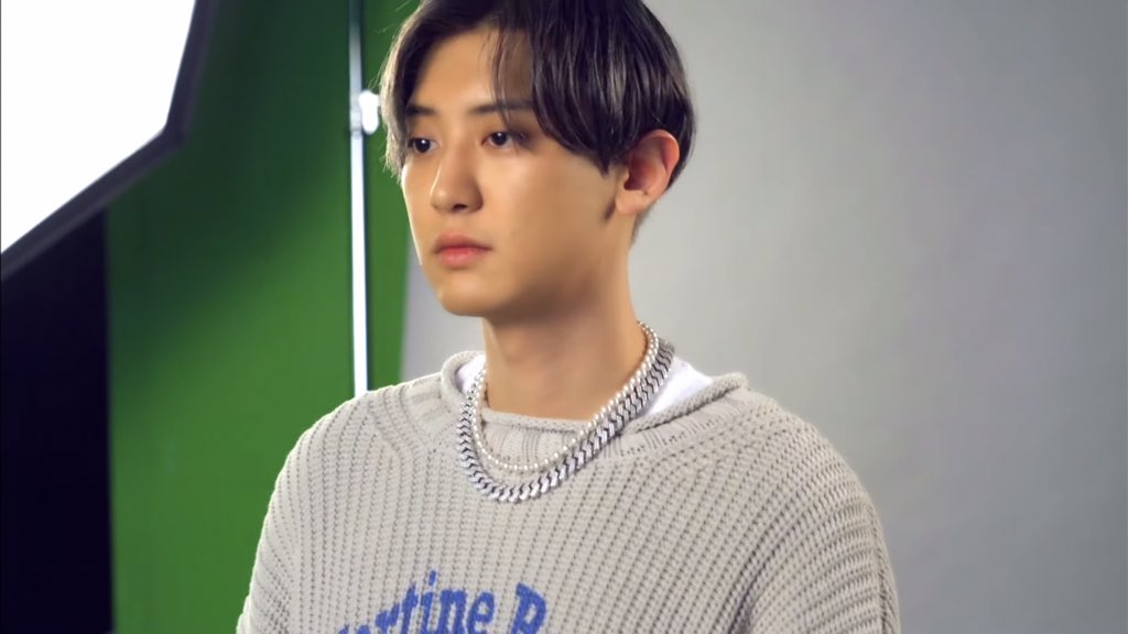 low quality chanyeol tweet media
