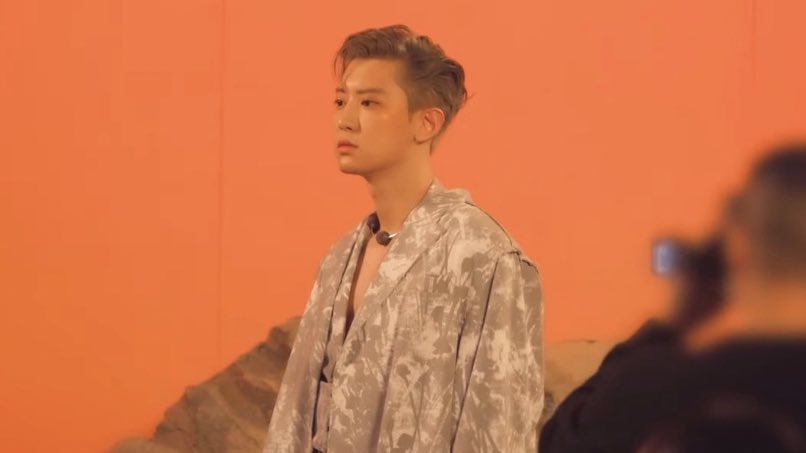 low quality chanyeol tweet media