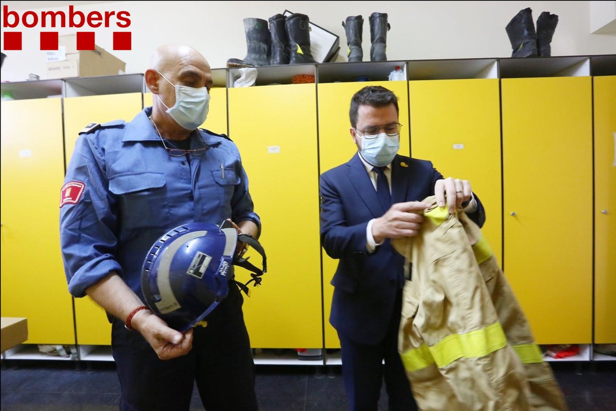 bomberscat's tweet photo. En el transcurs de la visita al Parc de #bomberscat de #Palafrugell, el MH president @perearagones s'ha interessat pel funcionament de la instal·lació i els seus recursos tècnics @gencatgirona @interiorcat https://t.co/J4cBcFMGaO