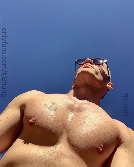 Suns out tits out ??

 #of #gay #Onlyfansthail https://t.co/FPGLIQmjFI