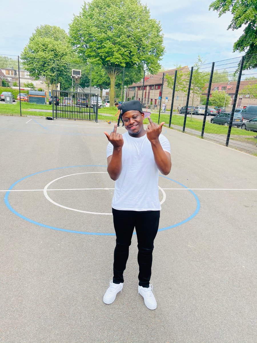 keess_valsbezig's tweet image. Baby face maar de D noemt ze een grown men 🖕🏾🚀.. #labyrint