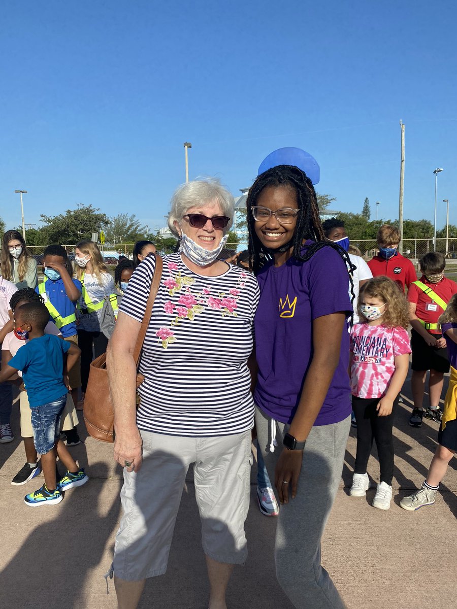 KinderSunflower's tweet photo. 18 years later.
Thank you for inspiring me since the first day I walked into your classroom as a Kindergartener! Now I’m teaching in the same classroom that you taught me in ❤️
#MsMay #Room147 #TimeFlies @PoincianaStem https://t.co/Vx0fC2hos0