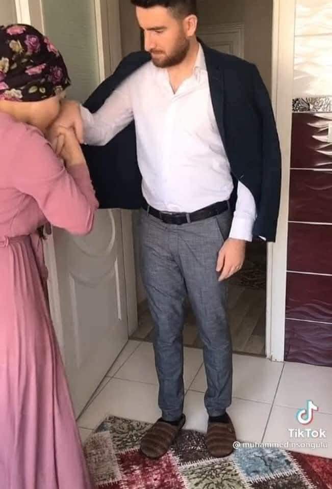 hancur_hatiii's tweet photo. This is how you welcome a husband https://t.co/6zvr9Yr1hs