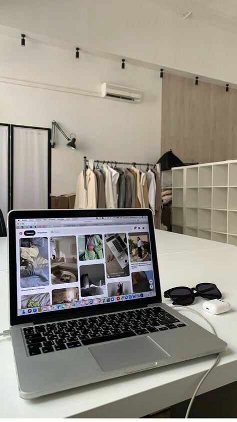 ExcusePrada's tweet image. Saturday working as a fashion intern