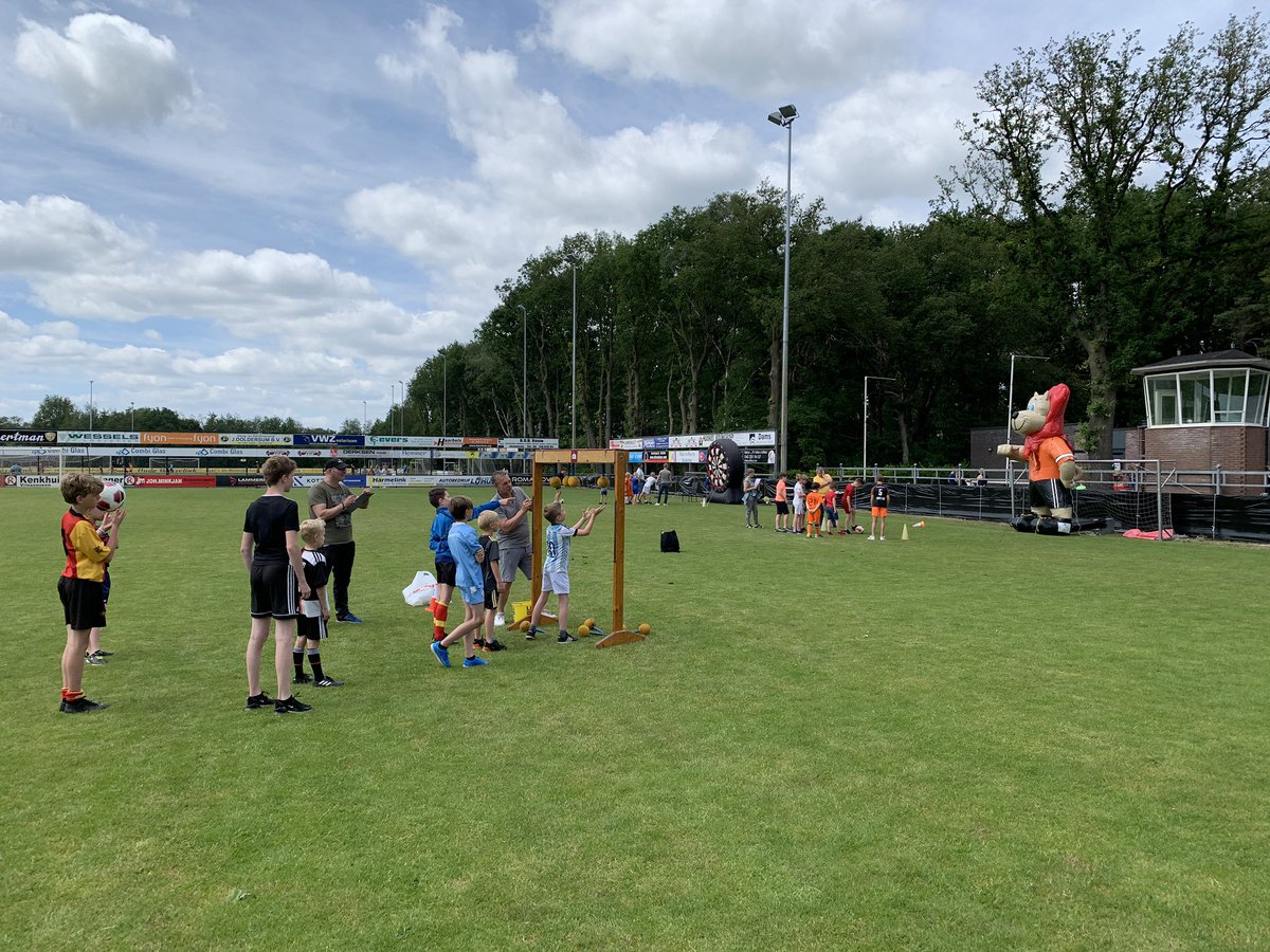 Gezelligheid op De Peuverweide! De seizoensafsluiting voor de pupillen van <a href="/RKVVSTEVO/">STEVO</a> is in volle gang.