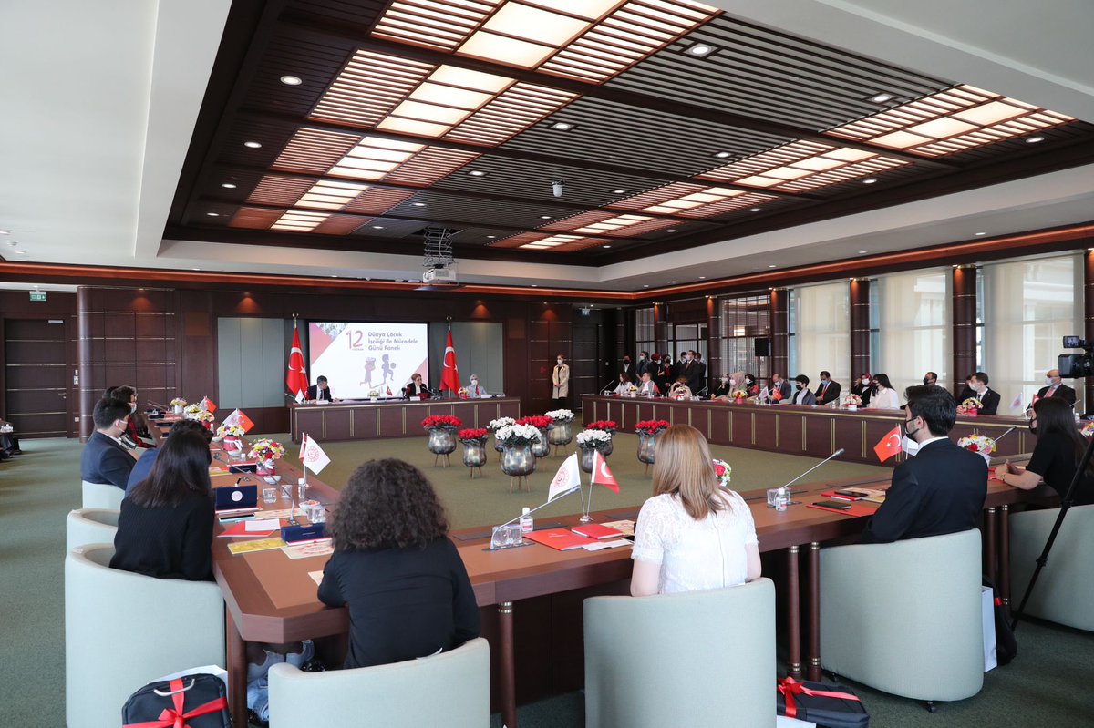 Çocuk işçiliği ile mücadele çok boyutlu bir mesele. Bu konuda çözüm üretilmesinin ancak tüm tarafların bir araya gelmesi ile mümkün olduğunun farkındayız.
<a href="/ziyaselcuk/">Ziya Selçuk</a> 
@sezerkatirciogl 

📍 Dünya Çocuk İşçiliği ile Mücadele Günü Programı