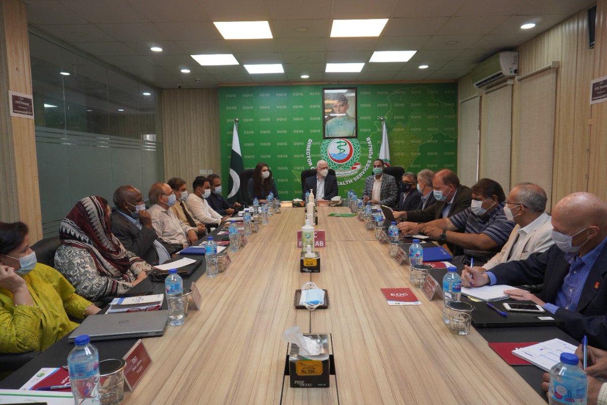 پولیو اوورسائٹ بورڈ کے وفد نے وزیر صحت پنجاب ڈاکٹر یاسمین راشد اور چیف سیکرٹری سے ملاقات کی جس میں پولیو کے خاتمے کیلئے موجودہ حکمت عملی اور آئندہ کے لائحہ عمل پر تبادلہ خیال کیاگیا۔ وفد نے صوبائی حکومت کی جانب سے کئے جانے والے اقدامات کو سراہا۔
#PolioFree🇵🇰 #ForEveryChild