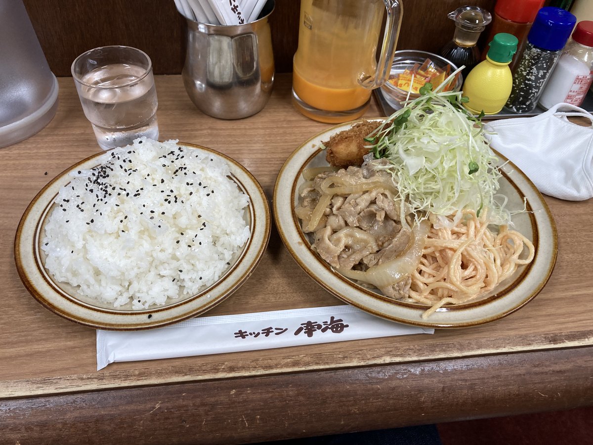fwkd7615's tweet photo. 久しぶりのキッチン南海さんにお邪魔しました。ヒラメを頼もうと思ったら売り切れで、カニクリームコロッケと生姜焼きをチョイスしました。10年ぶりくらいにカニクリームコロッケ食べた。
＃テクテクライフ
＃キッチン南海 https://t.co/mVbQngPL7I
