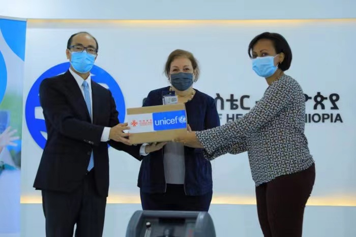DGAfrica_MFA's tweet photo. China handed over 400,000 USD medical supplies to #Ethiopia, as part of a #UNICEF project covering 94,000 pregnant women and newborn babies in #Tigray & SNNP regions. #China will, together with International communities, continue the efforts to improve all Ethiopians’ well-being. https://t.co/BszatGWz17